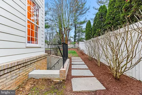 Exterior - 708 Pearson Point Pl, Annapolis, MD 21401 photo 7 of 11