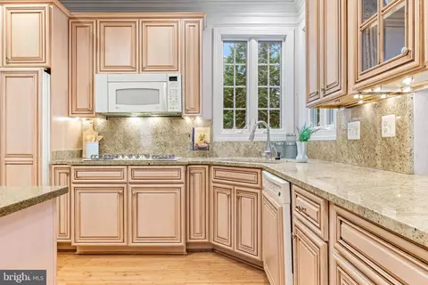 Kitchen - 708 Pearson Point Pl, Annapolis, MD 21401 photo 4 of 10