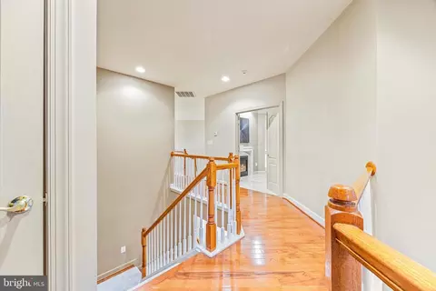 Entry Way - 708 Pearson Point Pl, Annapolis, MD 21401 photo 8 of 13
