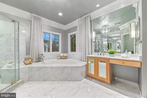 Bath - 708 Pearson Point Pl, Annapolis, MD 21401 photo 3 of 12