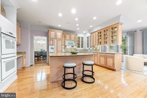 Kitchen - 708 Pearson Point Pl, Annapolis, MD 21401 photo 6 of 10