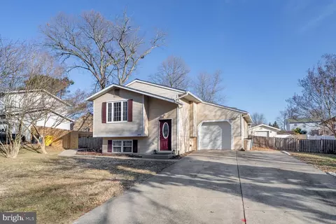 2896 Gladnor Rd, Pasadena, MD 21122