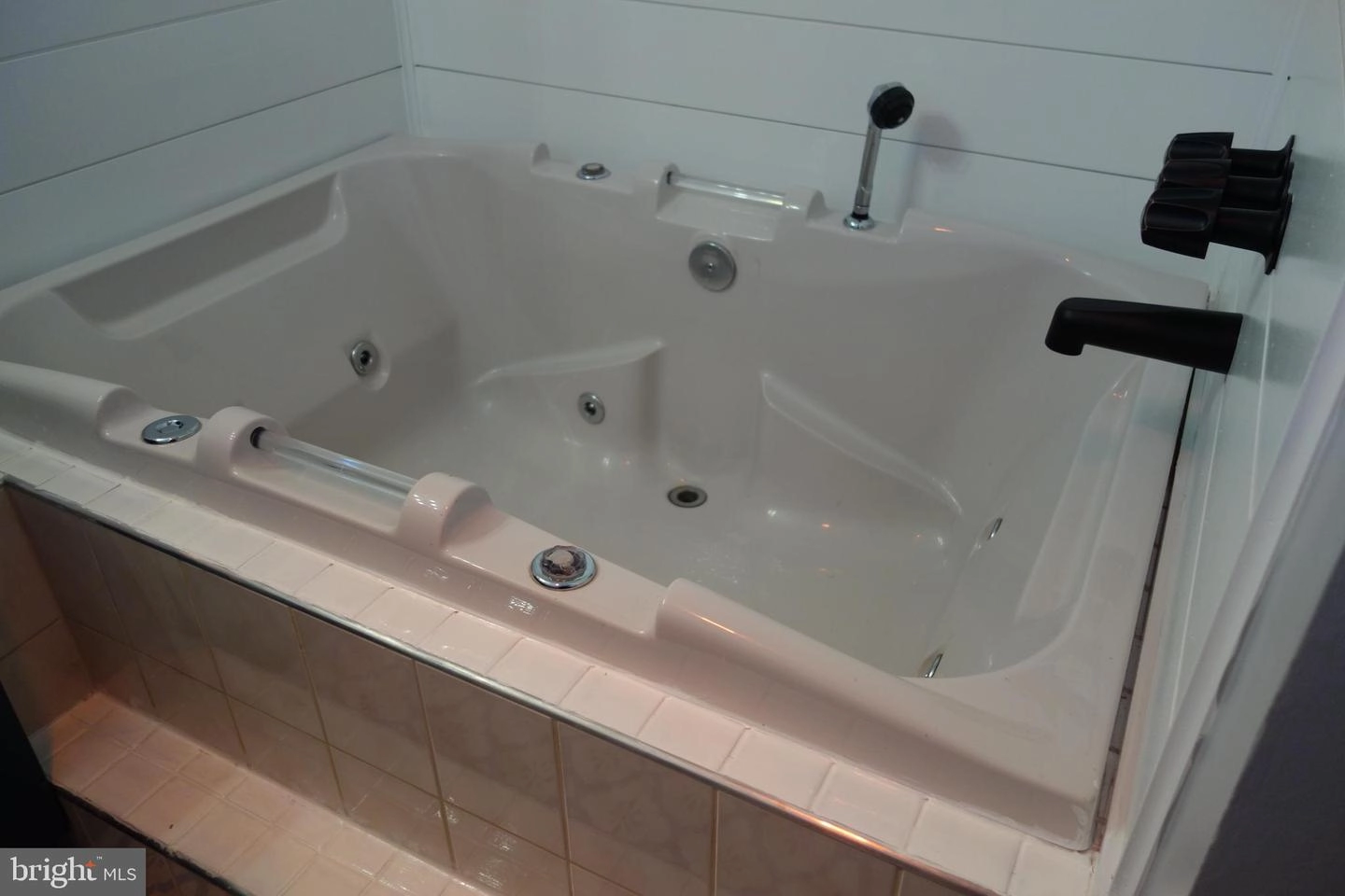 Bath - 2896 Gladnor Rd, Pasadena, MD 21122 photo 6 of 6