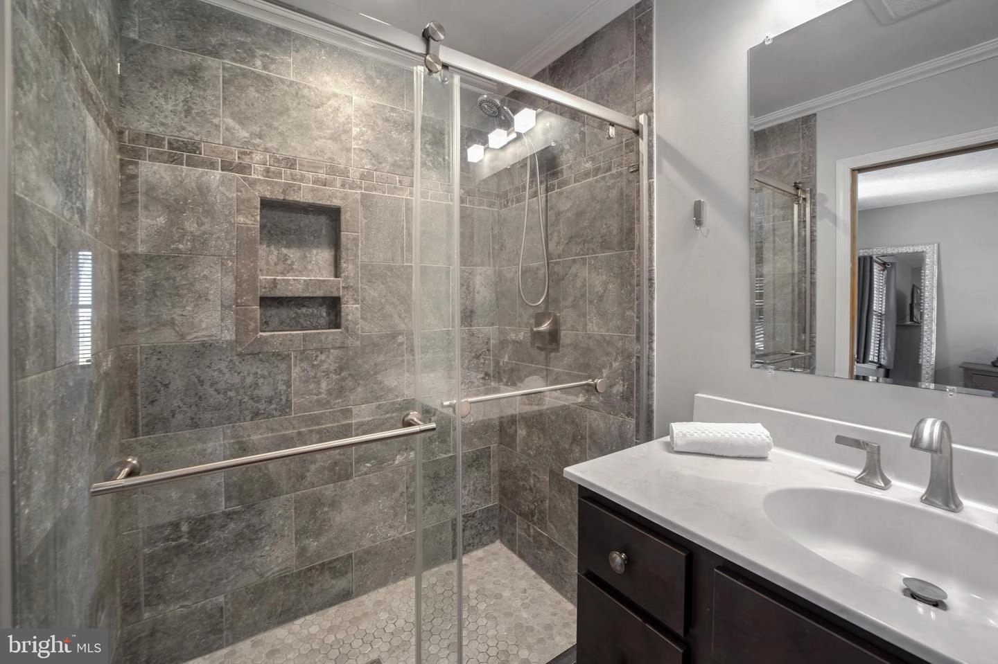 Bath - 2896 Gladnor Rd, Pasadena, MD 21122 photo 1 of 6
