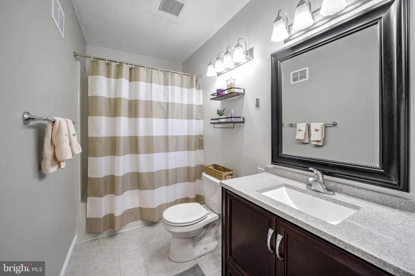 Bath - 2896 Gladnor Rd, Pasadena, MD 21122 photo 4 of 6
