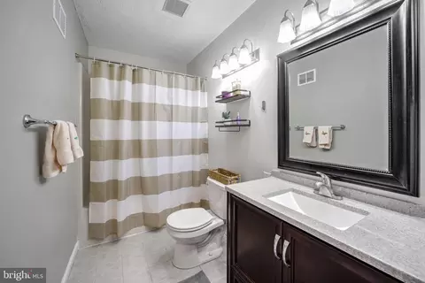 Bath - 2896 Gladnor Rd, Pasadena, MD 21122 photo 4 of 6