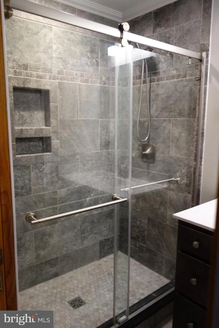 Bath - 2896 Gladnor Rd, Pasadena, MD 21122 photo 2 of 6