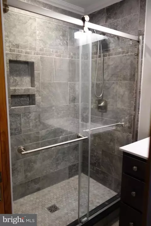 Bath - 2896 Gladnor Rd, Pasadena, MD 21122 photo 2 of 6