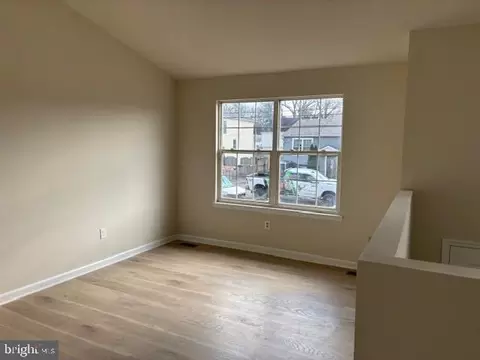 Living - 708 204th St, Pasadena, MD 21122 photo 4 of 5