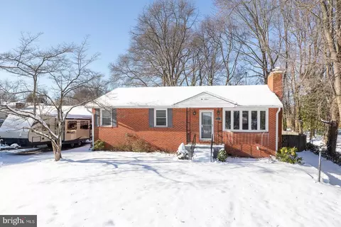 215 Ditty Ct, Glen Burnie, MD 21060