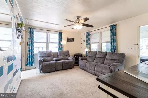 207 Poplar Ave, Edgewater, MD 21037 photo 9