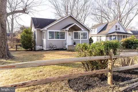 207 Poplar Ave, Edgewater, MD 21037