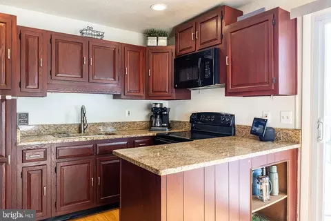 207 Poplar Ave, Edgewater, MD 21037 photo 3