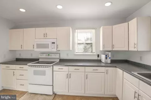 Kitchen - 2760 Riverview Dr, Riva, MD 21140 photo 1 of 3