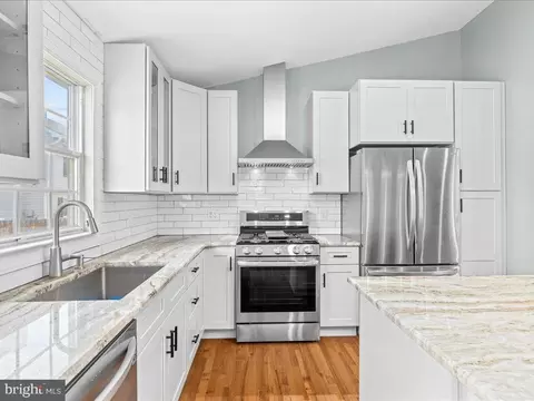 Kitchen - 814 Vacation Dr, Odenton, MD 21113 photo 4 of 5