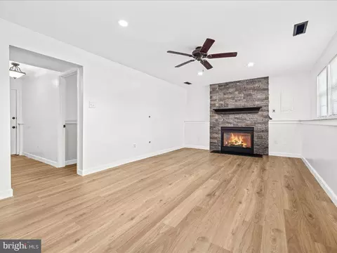 Living - 814 Vacation Dr, Odenton, MD 21113 photo 3 of 5