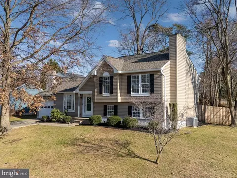 Exterior - 814 Vacation Dr, Odenton, MD 21113 photo 5 of 12