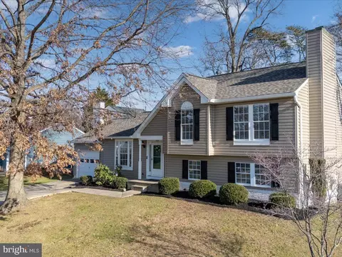 Exterior - 814 Vacation Dr, Odenton, MD 21113 photo 3 of 12