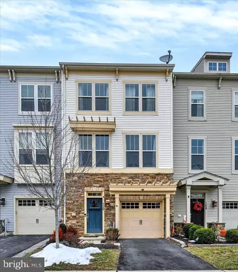110 Nandina Ln, Glen Burnie, MD 21060
