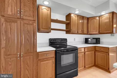 Kitchen - 4 Spring Knoll Dr, Pasadena, MD 21122 photo 4 of 4