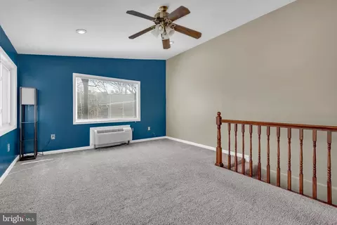 Living - 4 Spring Knoll Dr, Pasadena, MD 21122 photo 5 of 5