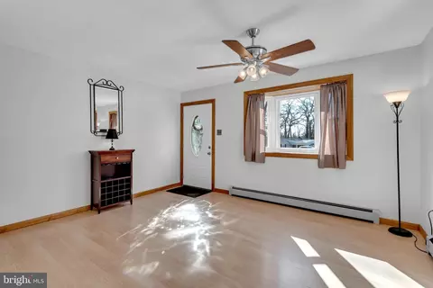 Living - 4 Spring Knoll Dr, Pasadena, MD 21122 photo 3 of 5