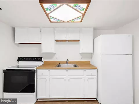 Kitchen - 313 Hampton Rd, Linthicum Heights, MD 21090 photo 5 of 6