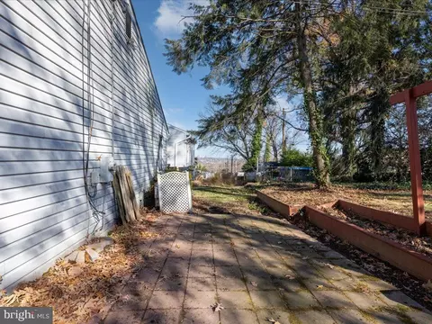 Exterior - 313 Hampton Rd, Linthicum Heights, MD 21090 photo 4 of 6