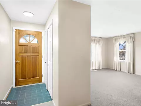 Entry Way - 313 Hampton Rd, Linthicum Heights, MD 21090 photo 2 of 2