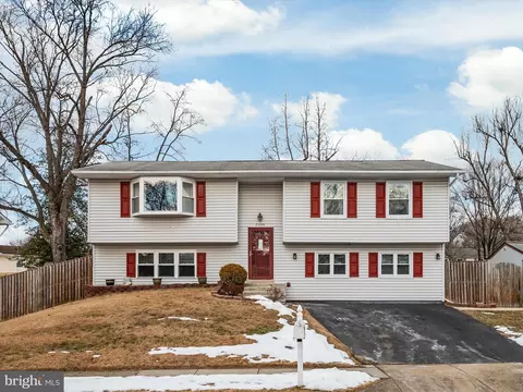 Exterior - 2004 Aberdeen Dr, Crofton, MD 21114 photo 2 of 8