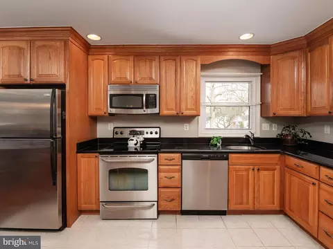Kitchen - 2004 Aberdeen Dr, Crofton, MD 21114 photo 3 of 4