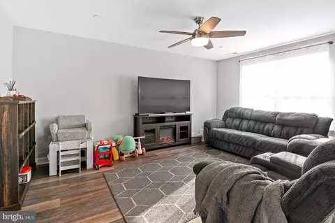 1222 Hawthorne St, Shady Side, MD 20764 photo 9