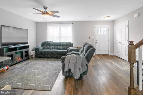 1222 Hawthorne St, Shady Side, MD 20764 photo 5