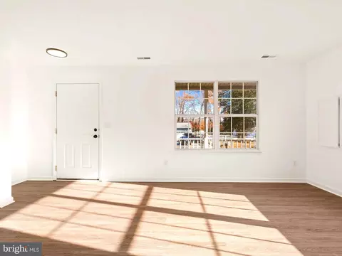 Living - 196 Circle Rd, Pasadena, MD 21122 photo 2 of 4