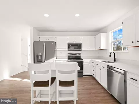 196 Circle Rd, Pasadena, MD 21122