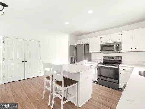 Kitchen - 196 Circle Rd, Pasadena, MD 21122 photo 4 of 5