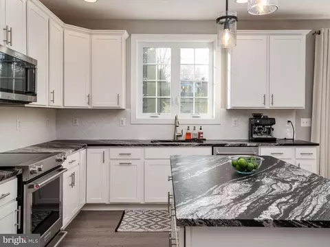 Kitchen - 221 Lakeview Ave, Edgewater, MD 21037 photo 3 of 3