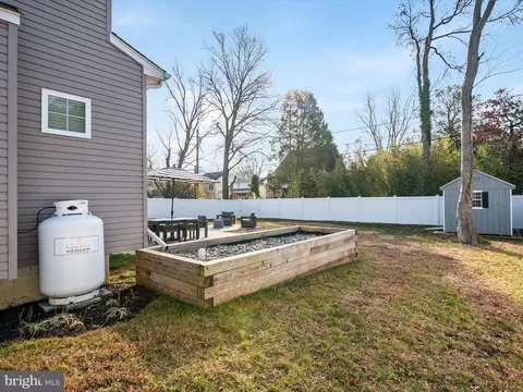 Exterior - 221 Lakeview Ave, Edgewater, MD 21037 photo 8 of 13