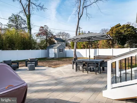 Exterior - 221 Lakeview Ave, Edgewater, MD 21037 photo 6 of 13