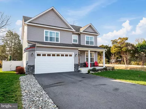 Exterior - 221 Lakeview Ave, Edgewater, MD 21037 photo 9 of 13
