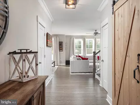 Entry Way - 221 Lakeview Ave, Edgewater, MD 21037 photo 2 of 8