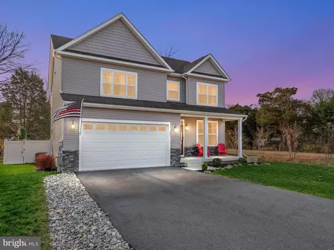 Exterior - 221 Lakeview Ave, Edgewater, MD 21037 photo 1 of 13