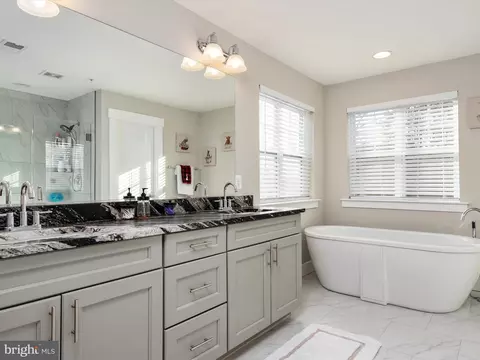 Bath - 221 Lakeview Ave, Edgewater, MD 21037 photo 2 of 3