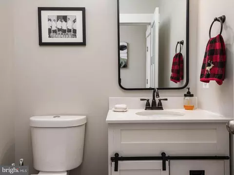 Bath - 221 Lakeview Ave, Edgewater, MD 21037 photo 1 of 3