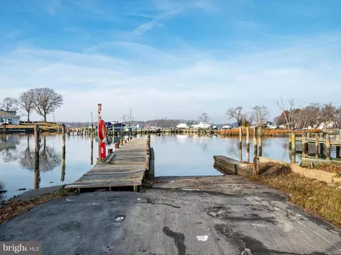 Exterior - 221 Lakeview Ave, Edgewater, MD 21037 photo 11 of 13