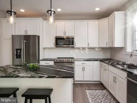Kitchen - 221 Lakeview Ave, Edgewater, MD 21037 photo 2 of 3