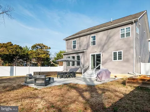 Exterior - 221 Lakeview Ave, Edgewater, MD 21037 photo 5 of 13