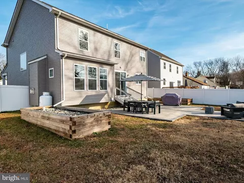 Exterior - 221 Lakeview Ave, Edgewater, MD 21037 photo 4 of 13