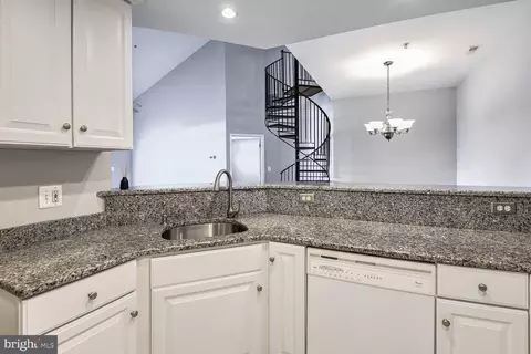 803 Latchmere Ct #301, Annapolis, MD 21401 photo 3