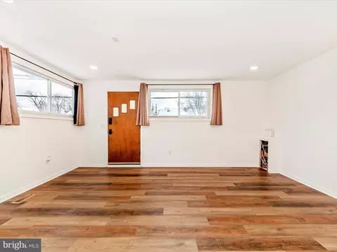 492 Bruce Ave, Odenton, MD 21113 photo 5